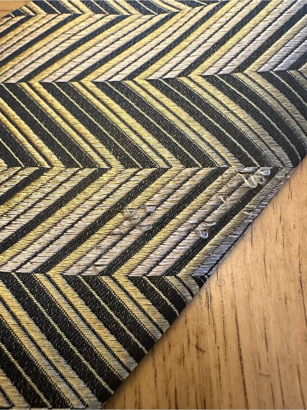 Benedetto 100% SILK Men's Designer Geometric Tie Gold Black Chevron Pattern